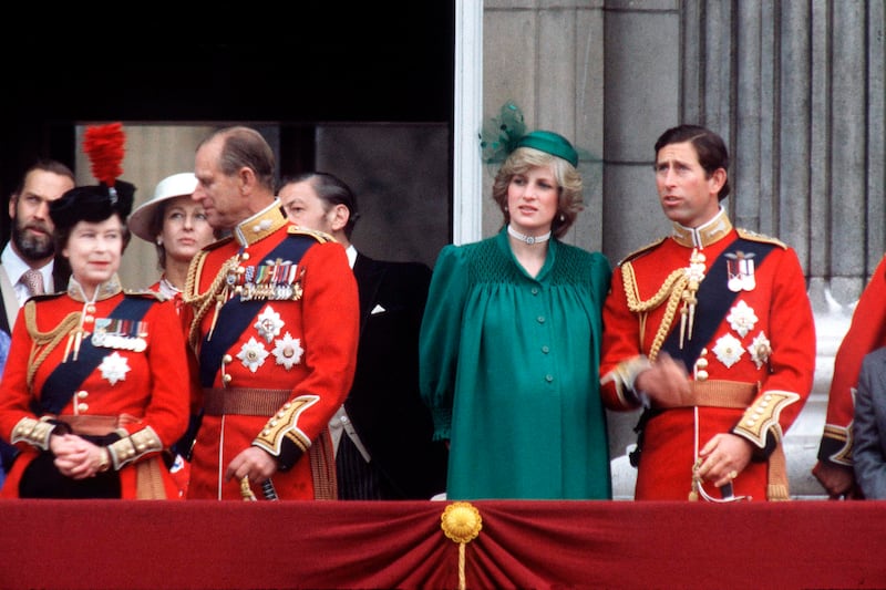galleries/2012/12/03/pregnant-royals-from-the-queen-to-fergie-photos/princess-diana-pregnant-royals_ak05iu