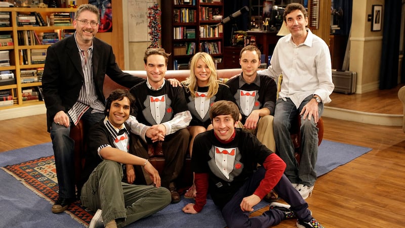 OS ANGELES - MAY 13: "The Tangerine Factor" -- The cast of THE BIG BANG THEORY - Kunal Nayyar (second to the left), Johnny Galecki (third from left), Kaley Cuoco (center), Jim Parsons (second from right) and Simon Helberg (foreground, right) - on set with executive producers Bill Prady (far left) and Chuck Lorre (far right). The first season finale of THE BIG BANG THEORY, Monday, May 19, 2008 on the CBS Television Network. (Photo by Sonja Flemming/CBS via Getty Images)