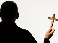 articles/2012/12/30/sovereign-citizens-are-a-sometimes-violent-fringe-group-rejecting-all-government/ross-sovereigns-tease_ppfgt9