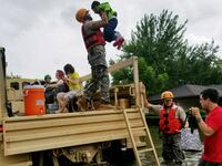 fema-relief-hurricane-harvey_gaz8yy