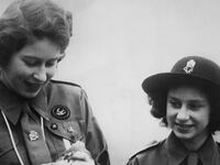 articles/2013/04/02/peta-calls-on-queen-to-abandon-pigeon-racing/queen-pigeon-tease_sbbbyh