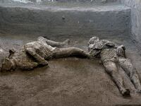 2020-11-21T135056Z_2105014783_RC2P7K9YAVNU_RTRMADP_3_ITALY-POMPEII_pjytso
