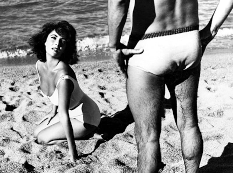 articles/2009/10/19/elizabeth-taylors-secret-world/mann-elizabeth-taylor-gallery-launch_udhy02
