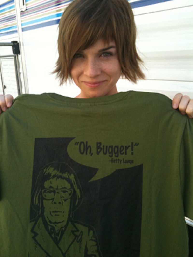 articles/2011/09/26/linda-hunt-on-ncis-la-hetty-lange-year-of-living-dangerously/linda-hunt-lacob-embed2_dqqp8i