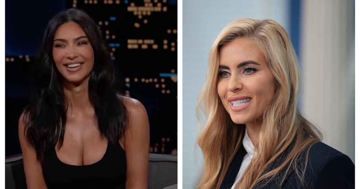 Lachende Kim Kardashian enthüllt besorgniserregende Wahrheit über Katie ...
