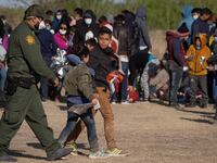 2021-03-19T172255Z_1572961289_RC2HEM97UIMR_RTRMADP_3_USA-IMMIGRATION-CHILDREN_gdzfin