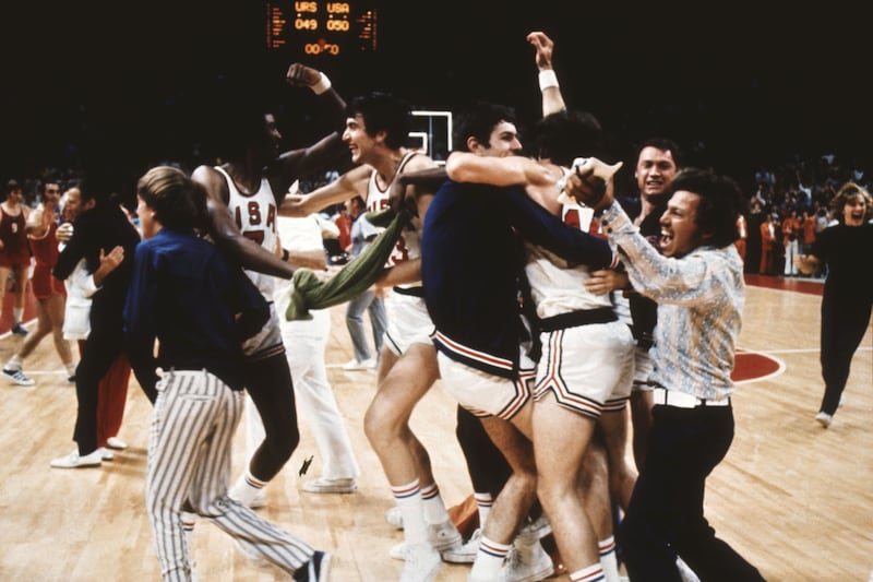 articles/2012/08/05/an-olympic-d-tente-for-the-1972-men-s-basketball-team/usa-russia-basketball-mcmillen_fxdcge