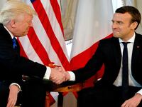 170528-marcon-trump-handshake-signal-cheat_n79fhu
