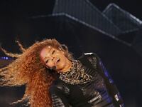 articles/2016/05/05/pregnancy-after-40-is-doable-but-expensive-as-hell/160505-twenge-jenet-jackson-tease_dgwqeb