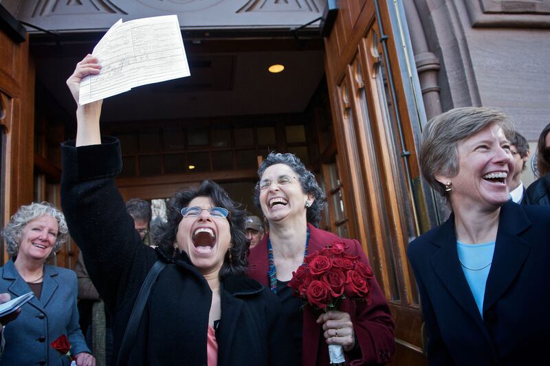 galleries/2012/12/06/first-same-sex-marriage-licenses-love-stories-from-washington-new-york-and-more-photos/first-same-sex-ct_r9yoaq