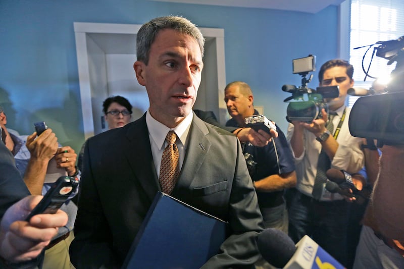 articles/2013/09/18/ken-cuccinelli-should-probably-reconsider-having-anti-semitic-friends/130918-green-cuccinelli-tease-embed_wgyszc