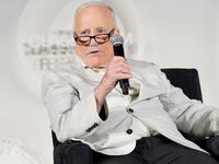 Richard Dreyfuss reportedly tried on several dresses at a pro-LGBTQ+ store before appearing at a screening of ‘Jaws’ where he made anti-trans remarks.