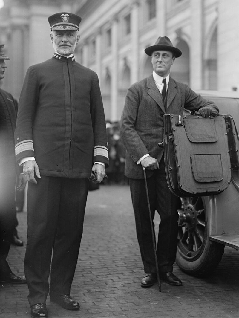 articles/2015/06/23/franklin-d-roosevelt-s-forgotten-anti-gay-sex-crusade/150623-fdr-navy-embed_dovnib