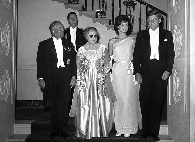 galleries/2011/01/19/the-first-ladies-of-state-dinners/state-dinners---jackie-o-1_cf2xbl