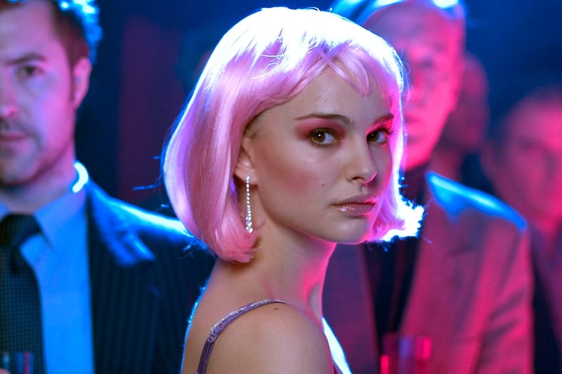 Natalie Portman wearing her famous pink wig in 'Closer'