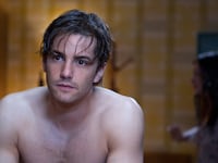 articles/2011/08/18/jim-sturgess-from-across-the-universe-to-21-to-one-day/sturgess-one-day-munoz-2_vik8bp