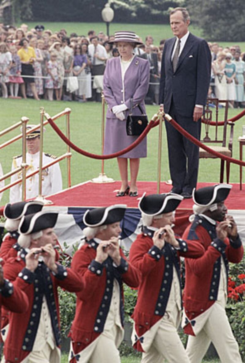 galleries/2010/07/05/queen-elizabeth-s-u-s-visits/queen-elizabeth-ii-visit---91-hw-bush_zhrxsw