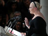 180901-meghan-mccain-eulogy-funeral-cheat_by7ps9