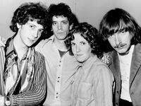 articles/2013/10/29/moe-tucker-s-tribute-to-velvet-underground-bandmate-lou-reed/131028-tucker-reed-tease_fab6rp