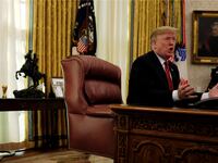 181225-trump-disgrace-merry-christmas-cheat_nronrx