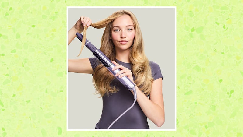 The Looker illustration illo for Shark FlexStyle IonCurl Hair Styler.