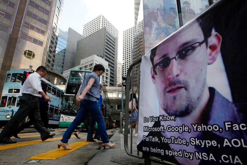 articles/2013/06/18/without-waiting-for-proof-edward-snowden-foes-begin-spreading-smears/130617-snowden-hong-kong-powers-tease_snt5ln