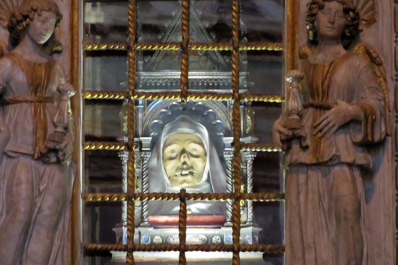 articles/2013/09/19/siena-s-disembodied-saint-at-the-basilica-di-san-domenico/130919-strochlic-siena-tease_lbypb7