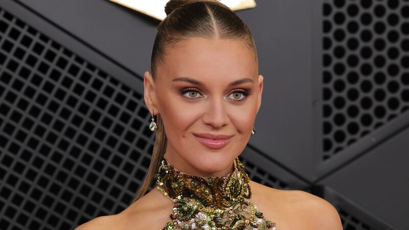 Kelsea Ballerini wore a slick-back bun at the 2026 Grammy Awards.