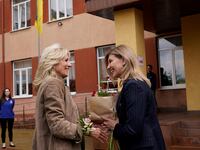 2022-05-08T133837Z_648915823_RC213U9EGN20_RTRMADP_3_UKRAINE-CRISIS-JILL-BIDEN_qwmdy3