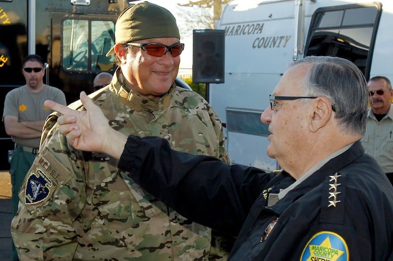 articles/2013/02/08/steven-seagal-takes-down-bad-guys-protects-kids/130208-arpaio-segal-school-shooting-tease_jyaxgu