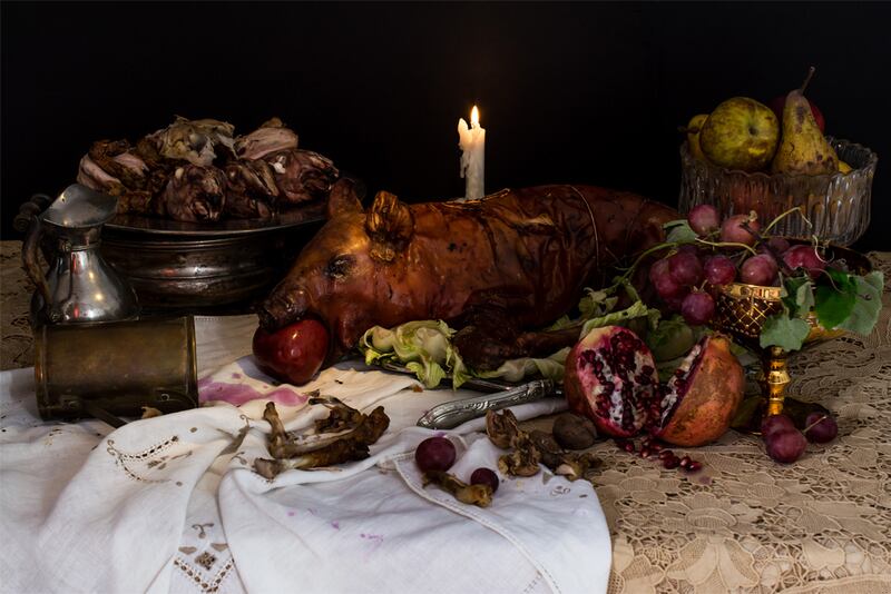 galleries/2014/06/06/kate-moss-beyonce-and-more-of-dan-bannino-s-celebrity-fad-diet-still-lifes/celebrity-food-still-life-henry-vii_gpaoja