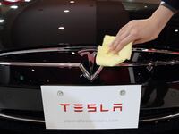articles/2014/03/01/tesla-looks-like-a-bubble-will-it-pop/140228-gross-tesla-tease_m8z5hx