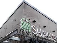 articles/2013/07/30/london-s-american-burger-battle-shake-shack-vs-five-guys/130727-hines-burgers-tease_fr0ikm
