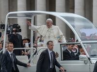 articles/2014/04/27/onscene-as-pope-francis-makes-saints-of-john-paul-ii-and-john-xxiii/140427-nadeau-vatican-tease_kkwvaj