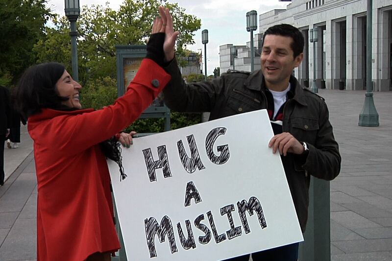 articles/2013/09/22/why-the-right-is-bashing-my-muslim-comedy-movie/130920-obeidallah-muslim-tease-embed_zbtse2