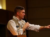 cheats/2017/01/21/white-nationalist-richard-spencer-punched-in-face-during-inauguration-interview/170121-richard-spencer-attacked-cheat_ouclq4