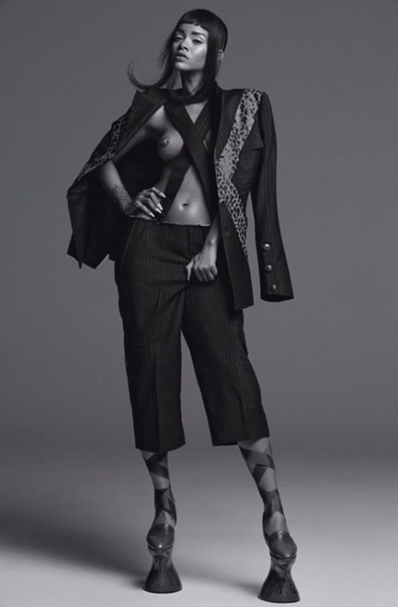 articles/2015/02/17/fifty-shades-of-rihanna-pop-star-frees-the-nipple-in-alexander-mcqueen-bondage-gear/150217-rihanna-mag-cover-embed_cknnk8