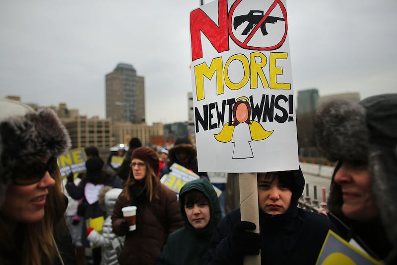 articles/2013/01/23/angry-gun-control-debate-does-damage-to-both-the-right-and-the-left/130121-medved-gun-control-tease-embed_jzdscf