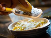 articles/2015/10/03/how-thomas-jefferson-made-mac-cheese-popular/151002-Dobeneck-mac-cheese-tease_piezvn