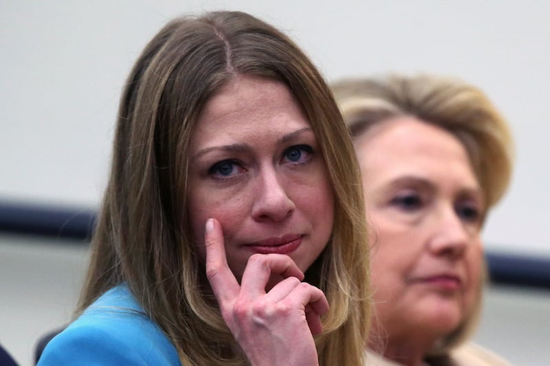 articles/2014/04/22/chelsea-clinton-s-pregnancy-is-staged-if-you-re-a-conspiracy-theorist/140422-bixby-birthers-tease_jw0syz