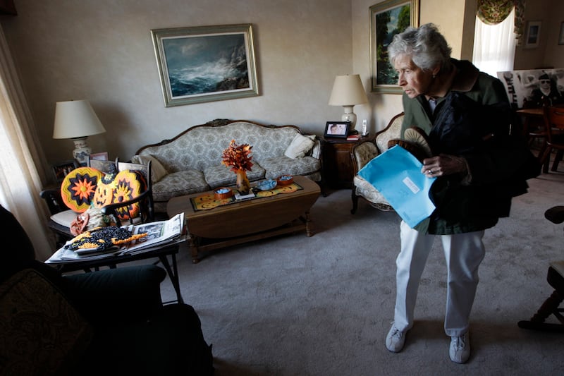 articles/2012/12/09/send-this-hurricane-sandy-victim-a-card-please/daly-patsy-roberts-sandy-tease-embed_mle01o