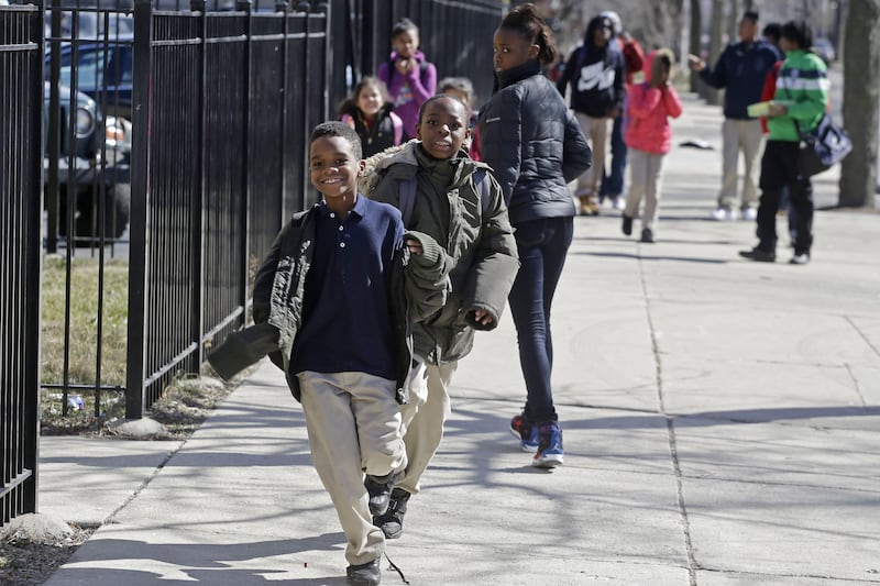 articles/2013/08/14/safe-passage-signs-are-a-signal-that-chicago-has-surrendered/130813-chicago-gang-violence-schools-daly-tease_bpea1j