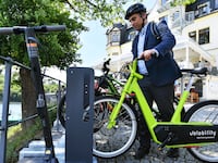 200816-Ross-Dark-Side-E-Bikes-tease_u1qfvt