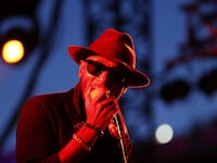 articles/2016/01/20/how-hip-hop-lost-mos-def-yasiin-bey-announces-retirement-and-final-album/160120-williams-mos-def-tease_bvky3i