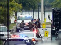 articles/2013/09/19/inside-the-washington-navy-yard-s-building-197-during-alexis-s-rampage/130918-how-it-all-went-down-daly-tease_advwoi