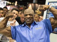 Ronnie Coleman poses with fans.