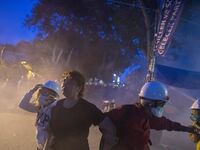articles/2013/06/15/taksim-square-showdown-as-police-forcefully-clear-gezi-park/130615-Turkey-raid-tease-new_ncg2bb