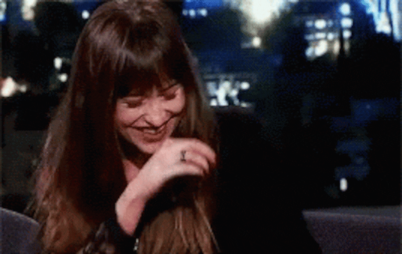dakota-johnson-laughing_rhrrjm