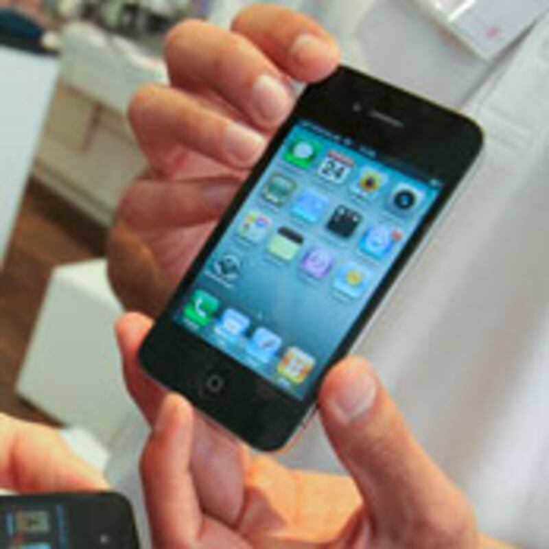 articles/2010/07/05/emily-brill-investigates-jonathan-zittrain-star-harvard-law-prof/brill-harvard-iphone_111243_m5mxlq