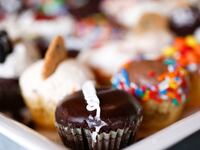 articles/2014/07/08/the-cupcake-boom-s-sugar-high-finally-crashes/140708-crumbs-gross-tease_chy71n
